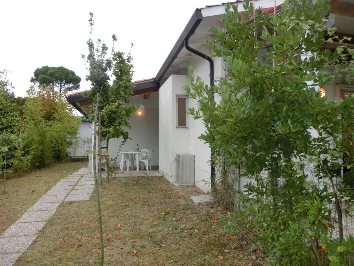 Comfy With Private Garden And Parking